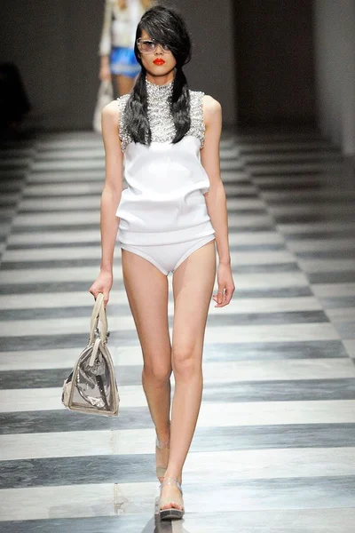 Look 15